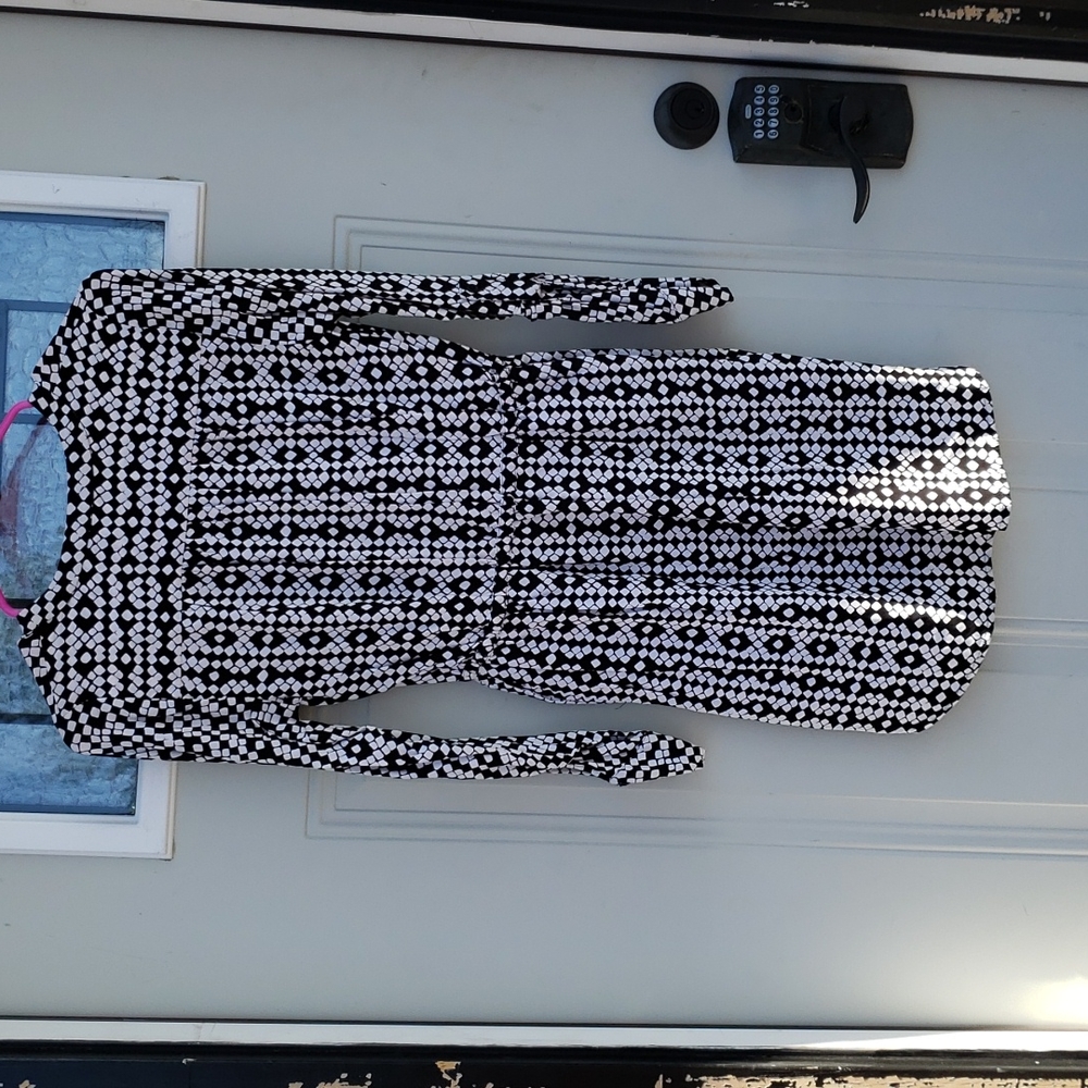 Womans Dress - Picture 2 of 8